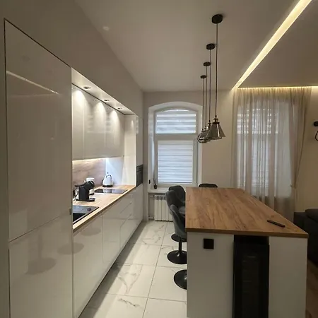 Calm Corner In Center Apartment *